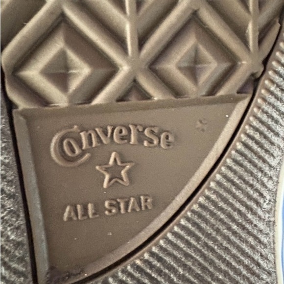 Converse Chuck Taylor Dainty
Low Malt Blue Sneakers 1990s
Women's Size 7
So Cute - Picture 6 of 9